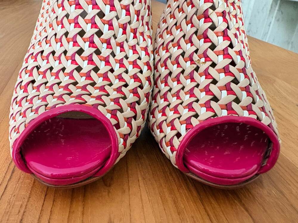 Salvatore Ferragamo Leather Hot Pink Slingback Stiletto Heels Ladies Size 8.5 - Picture 2 of 9